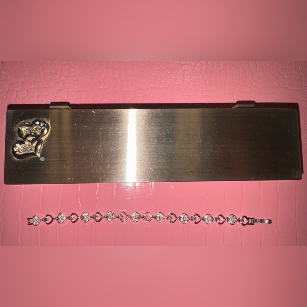 Things Remembered Vintage Silver Heart Bracelet With Silver Box. See Pictures